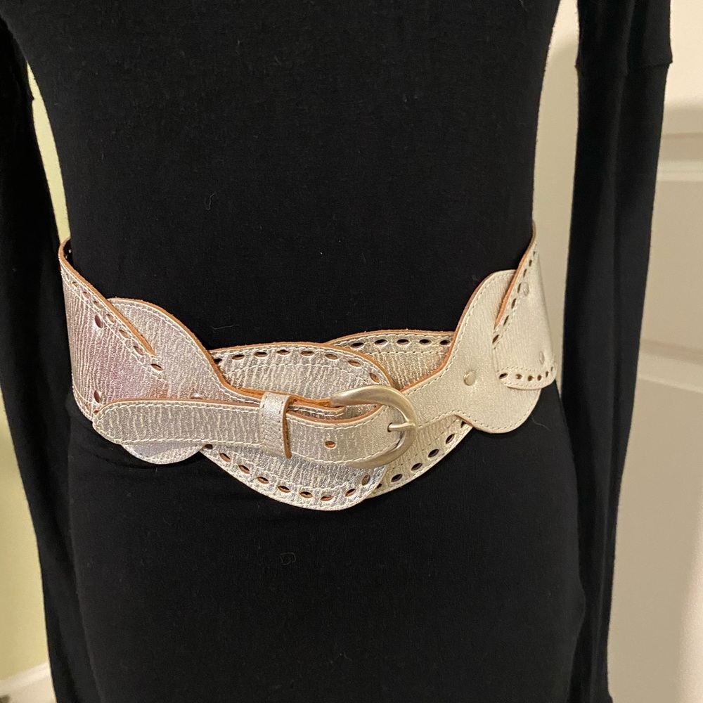 Linea Pelle metallic silver belt size M